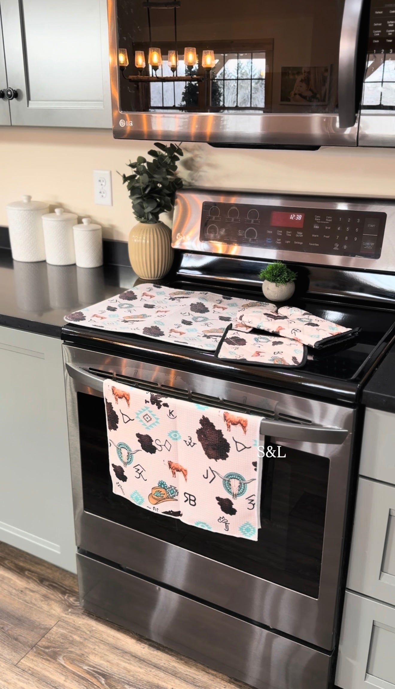 In stock kitchen sets (oven mitt, drying mat & towel)